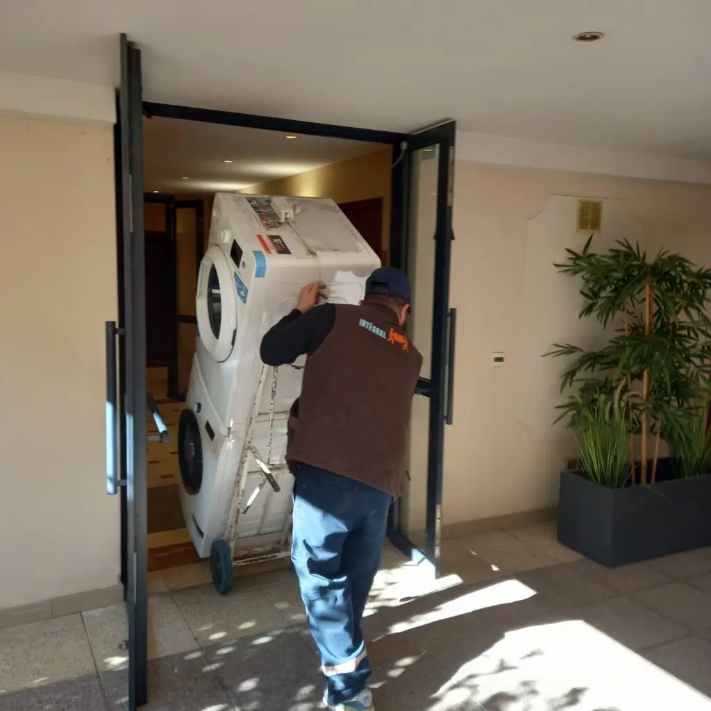débarras complet avant déménagement ou après départ à Paris et en Île-de-France.