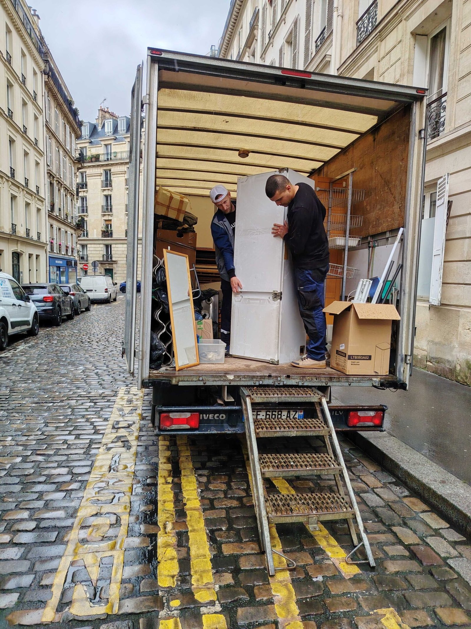 Débarras maison Poissy 78 par Débarras Intégral Paris — équipe en intervention