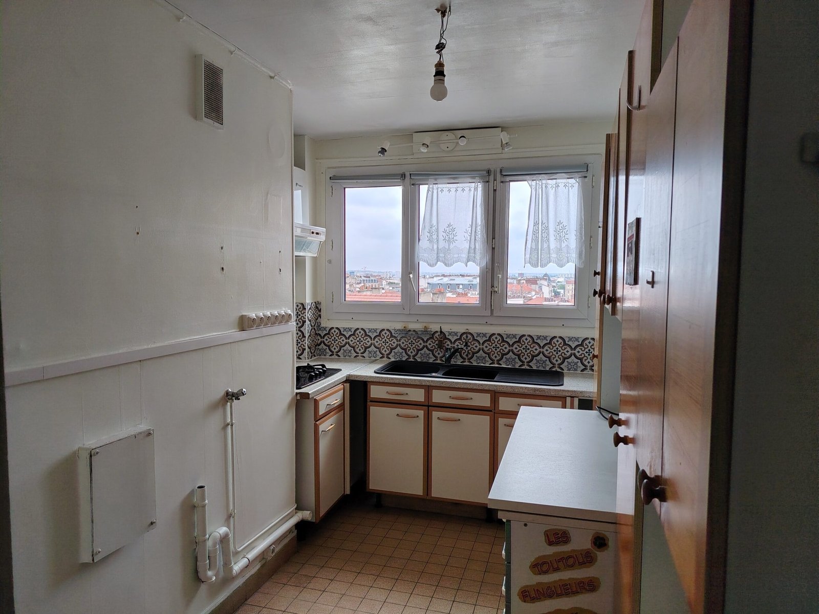 Cuisine appartement Achères avant débarras